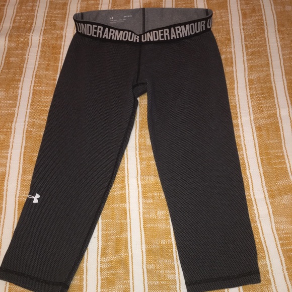 Under Armour Pants - Ladies UnderArmour Capri Legging Pants